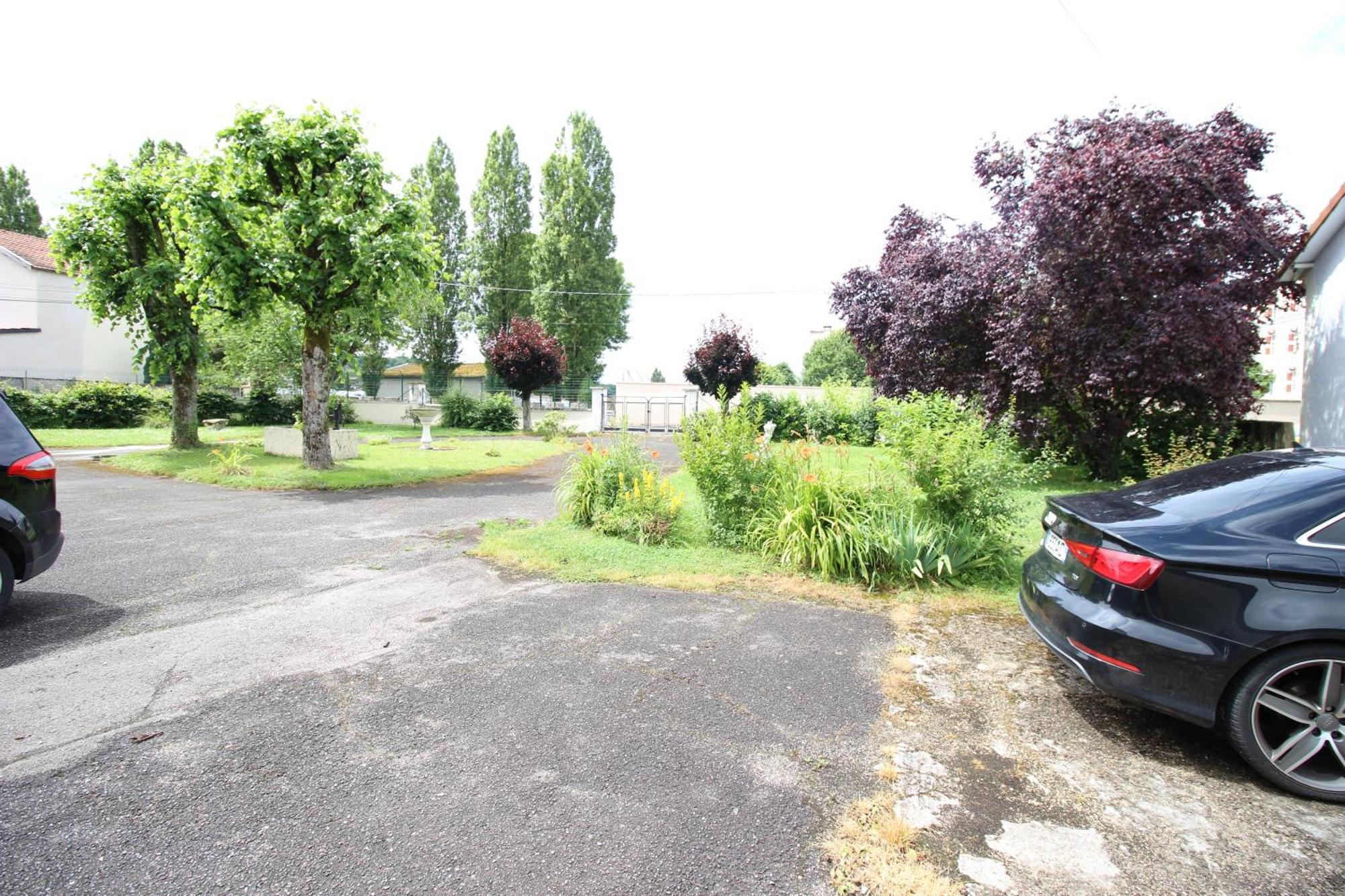3 Chambres - Tres Grand Jardin Privee - Terrasse Privee - Garage Velo Et Moto - Parking Voiture Privee Dans La Propriete - Gere Par Presta-Zen'Services Thierville-sur-Meuse Экстерьер фото