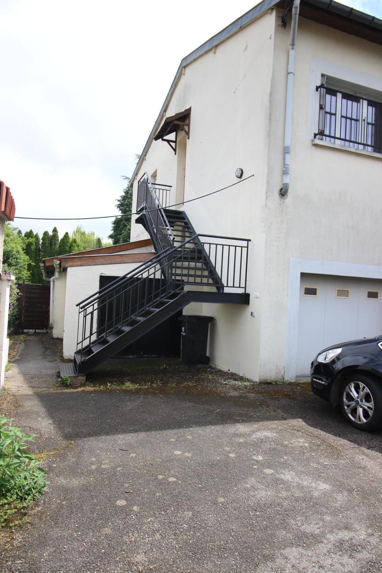3 Chambres - Tres Grand Jardin Privee - Terrasse Privee - Garage Velo Et Moto - Parking Voiture Privee Dans La Propriete - Gere Par Presta-Zen'Services Thierville-sur-Meuse Экстерьер фото