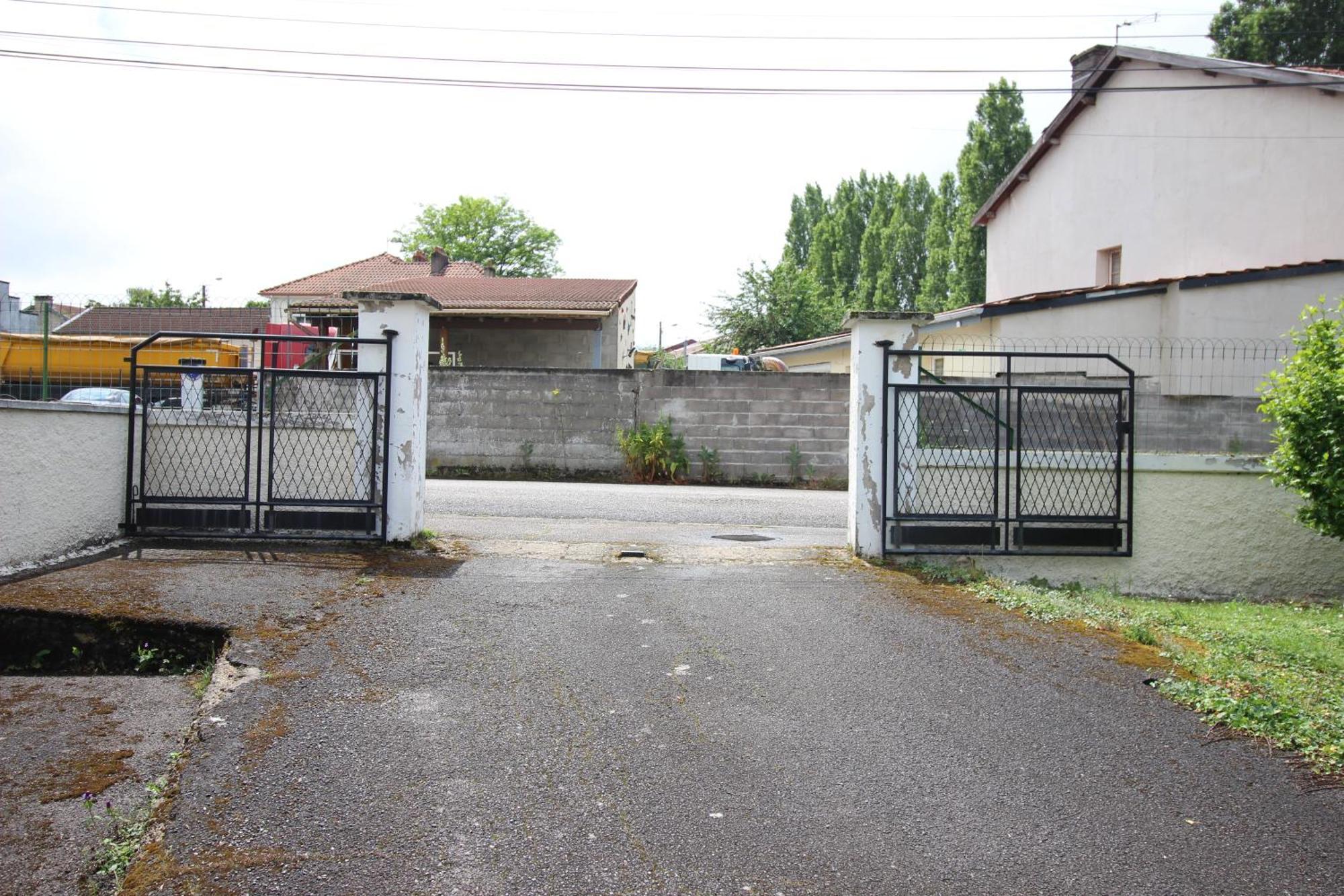 3 Chambres - Tres Grand Jardin Privee - Terrasse Privee - Garage Velo Et Moto - Parking Voiture Privee Dans La Propriete - Gere Par Presta-Zen'Services Thierville-sur-Meuse Экстерьер фото